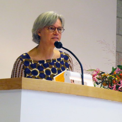 Ankie Hettema Pieterse, schrijver van het boek Hemel en aarde in de wereld van het kind (www.kindenkosmos.nl)